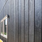 zwarte woning frake hout houtskeletbouw