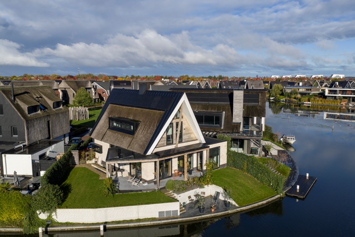 houtskeletbouw woning aan het water