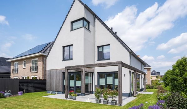 houtskeletbouw villa met tuin