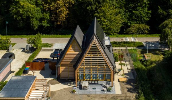 voorkant villa van houtskeletbouw